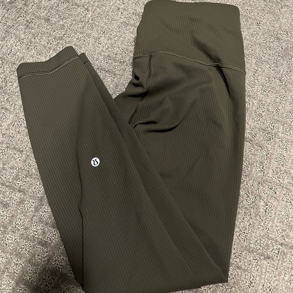 Lululemon Wunder Under leggings Size 6 - Picture 1 of 6